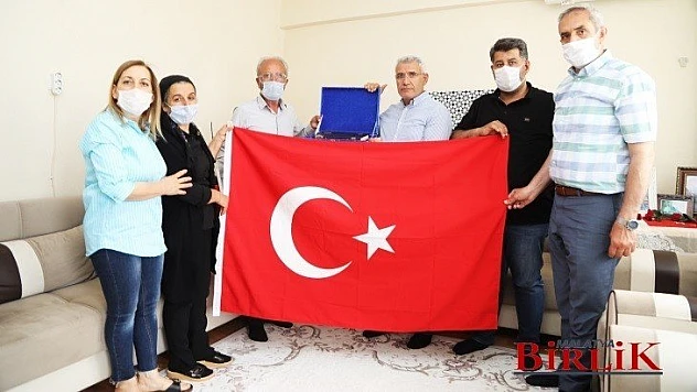 Başkan Güder'den Şehit Babasına Babalar Günü Ziyareti