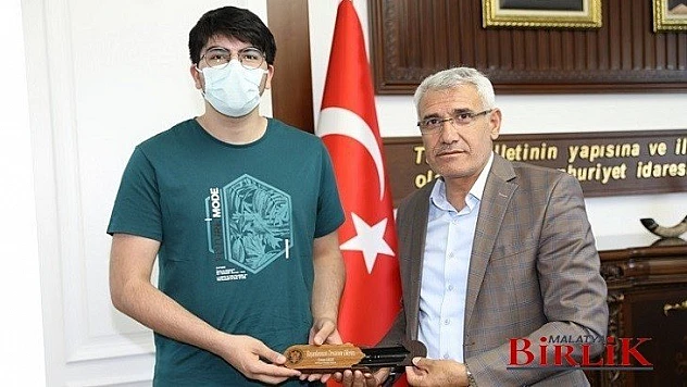 Başkan Güder, Dünya Birincisi Balaban'ı Ağırladı