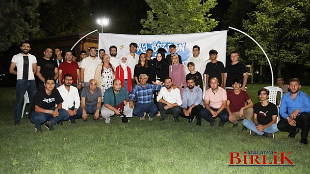 Başkan Güder, Gençlerin Çay Davetinde İlçedeki Gençlik Yatırımlarını Anlattı