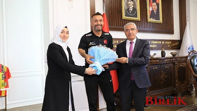 Başkan Güder, Milli Kaleci Karadağ'dan Söz Aldı