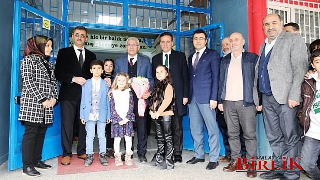 Başkan Güder, Öğrencilerin Karne Heyecanına Ortak Oldu