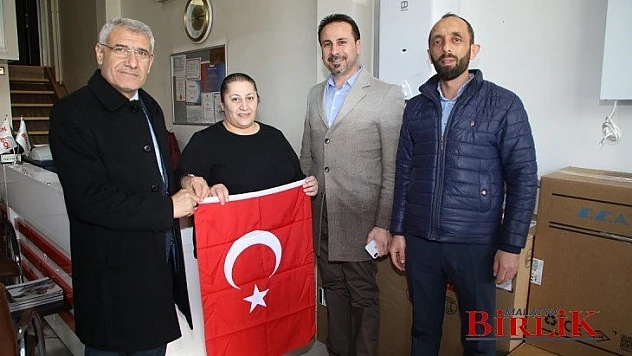 Başkan Güder Ordumuza Destek İçin Esnafa Türk Bayrağı Dağıttı