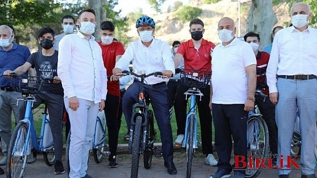 Başkan Güder, Sağlıklı Bir Yaşam İçin Gençlerle Pedal Çevirdi