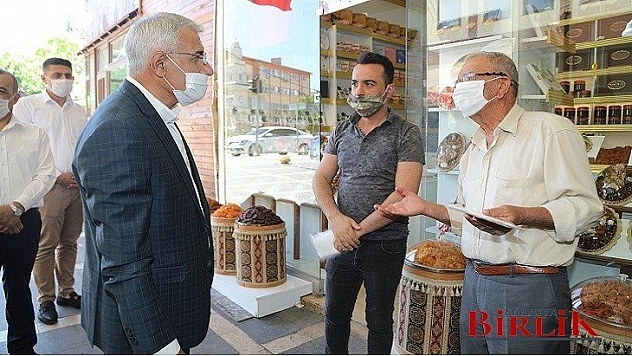 Başkan Güder Sahaflar Çarşısı'nı Gezdi
