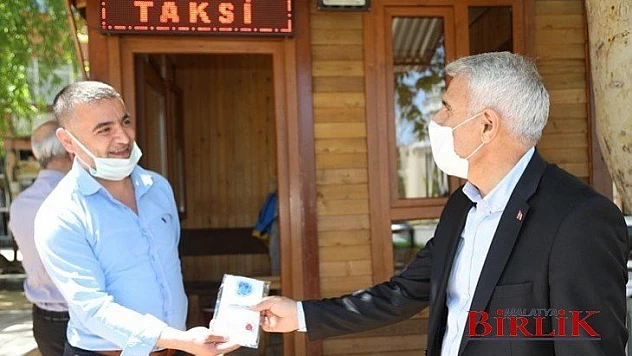 Başkan Güder, Taksici Esnafına Maske Desteği