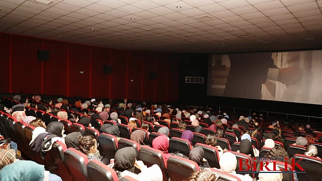 Başkan Güder, Üniversite Öğrencileriyle 'Buğday Tanesi' Filmini İzledi