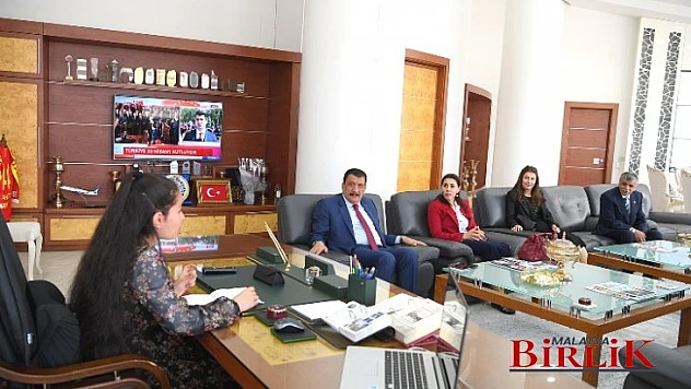 Başkan Gürkan Başkanlık Koltuğunu Şevval Acır'a Devretti