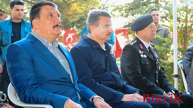 Başkan Gürkan, Bayramın İlk Gününde Şehitlik'i Ziyaret Etti