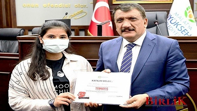 Başkan Gürkan'dan Öğrencilere Ödül