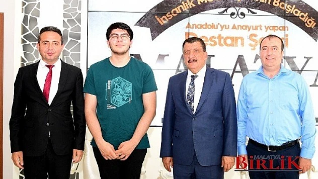 Başkan Gürkan Dünya Birincisini Makamında Ağırladı