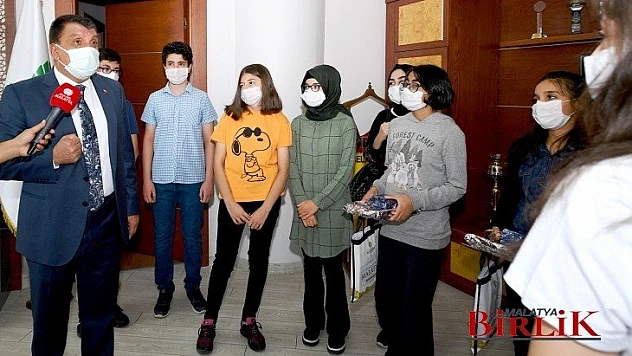 Başkan Gürkan, LGS'DE Başarılı Olan Öğrencileri Kabul Eden