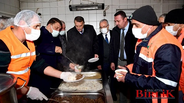 Başkan Gürkan Temizlik Personelleriyle Bir Araya Geldi