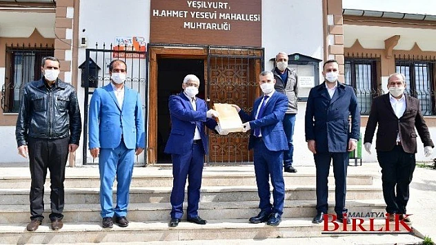Başkanı Mehmet Çınar'dan Muhtarlara Kolonya, Maske Ve Eldiven