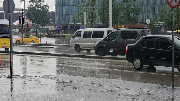 Batı ve kuzeybatı bölgelerde sağanak, Karadeniz'de sis bekleniyor