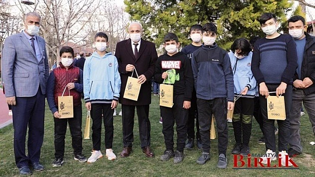 Battalgazi Belediyesi'nden Kitapseverlere Anlamlı Hediye