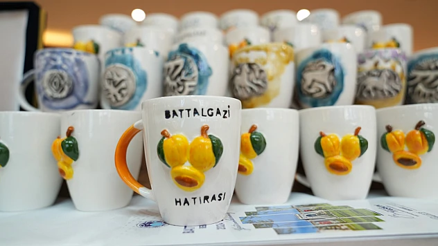 Battalgazi Belediyesi Sanat Atölyelerinin Ürünleri Ziyaretçilerle Buluştu
