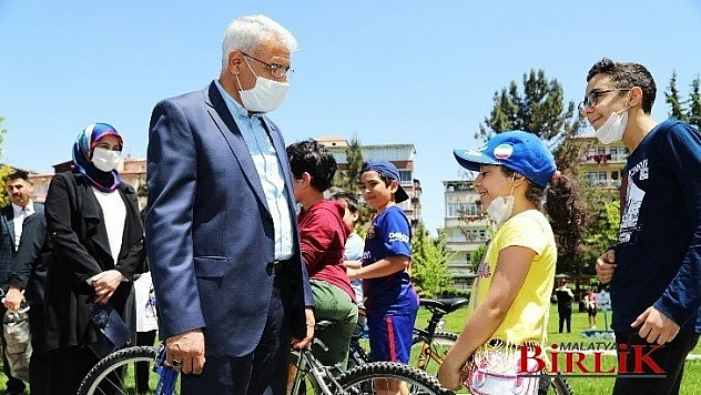 Battalgazi Belediyesi'nin Önü Cıvıl Cıvıl