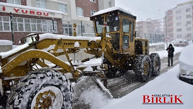 Battalgazi'de Karla Mücadele Çalışmaları Aralıksız Sürüyor