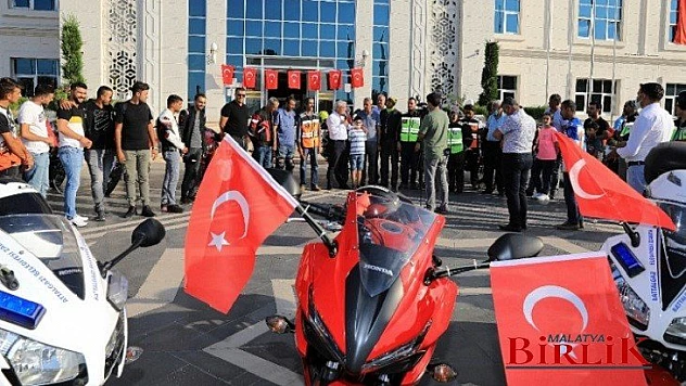 Battalgazi'de Motosiklet Kortejli Zafer Bayramı Kutlaması