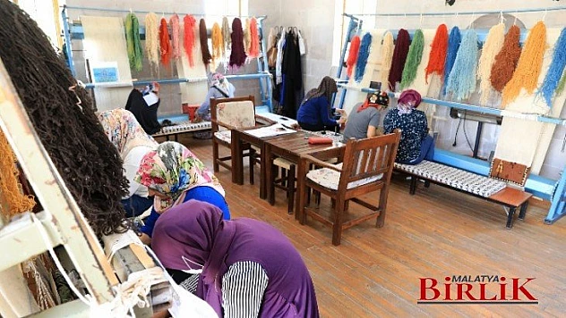 Battalgazili Kadınlar Malatya Motifli Halılar Dokuyor