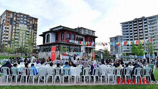 Bayanlarımızın Örnek Davranışını Takdirle Karşılıyoruz