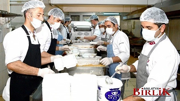 BELSOS 4 Bin Kişiye Sıcak Yemek Dağıtıyor