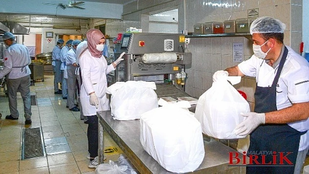 Belsos Toplamda 6 Bin Kişiye Sıcak Yemek Dağıtıyor