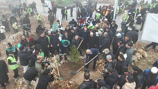 Beydağı'nda Yüz Binlerce Tohum Ve Fidan Toprakla Buluşuyor