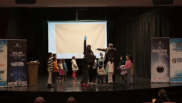 Bilim Her Yerde: Malatya'da Aileler Kafede Uzayın Kapılarını Araladı