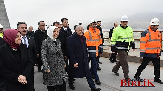 Binali Yıldırım, İnşaatı Devam Eden Yeni Kömürhan Köprüsü'nü İnceledi