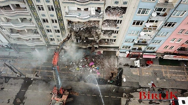 Büyükşehir Ağır Hasarlı Yapıları Yıkıyor