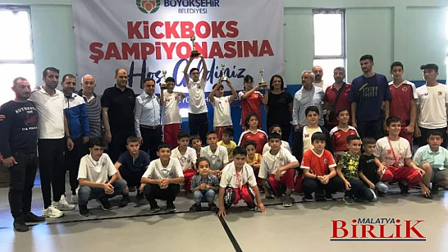 Büyükşehir Belediye Başkanlığı Kick Boks Şampiyonası Sona Erdi