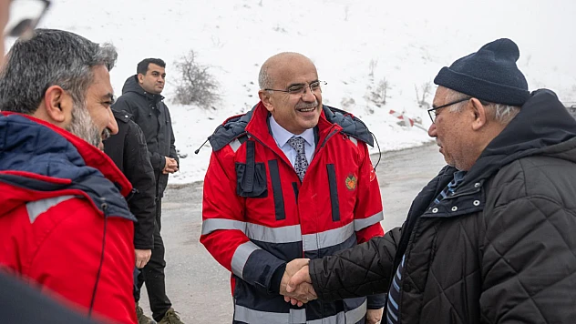 Büyükşehir Belediyesi Ekipleri  Karla Mücadelede 7/24 Sahada