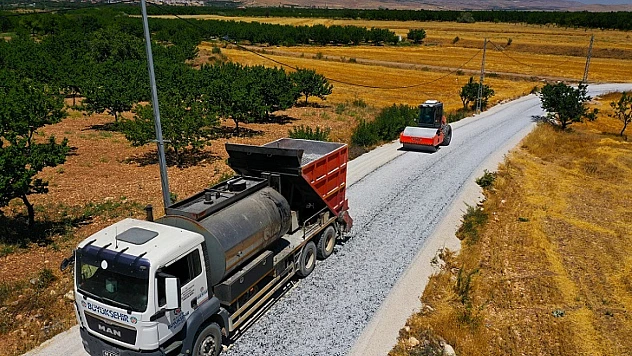 Büyükşehir Belediyesi İlçelerdeki Yol Mesaisini Aralıksız Bir Şekilde Sürdürüyor