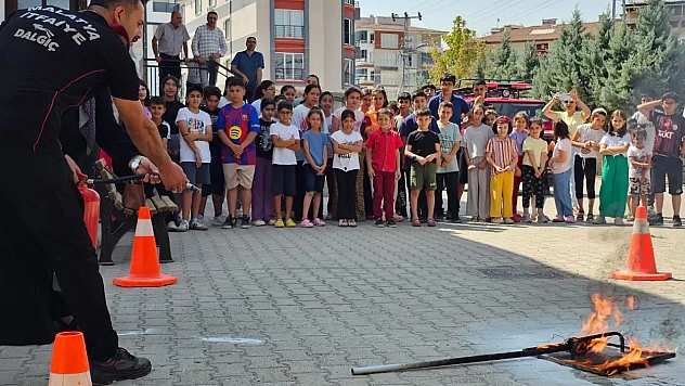 Büyükşehir Belediyesi Semt Konakları Öğrencilerine Deprem Ve Yangın Eğitimi Verildi