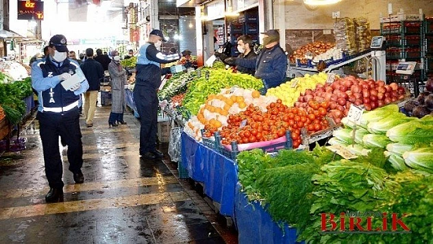 Büyükşehir Belediyesi'nden Balık-Sebze Meyve Pazarı Esnaflarına Maske