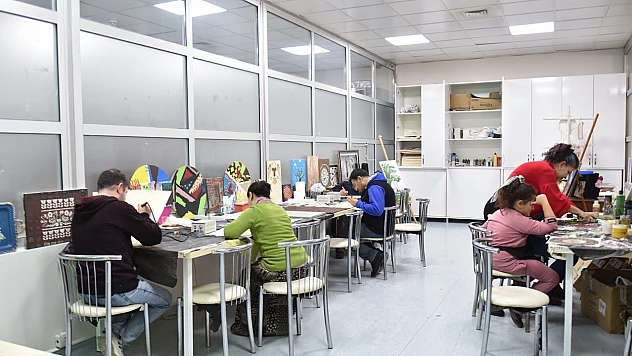 Büyükşehir Belediyesinden Engelli Bireylere Yönelik Resim Kursu