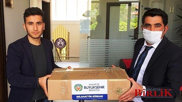 Büyükşehir Belediyesinden Maske Dağıtımı Devam Ediyor