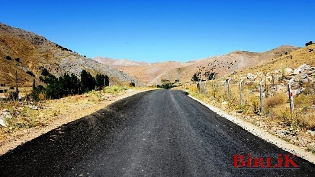 Büyükşehir Bürücek - Çelikhan Grup Yolunu Asfaltlıyor