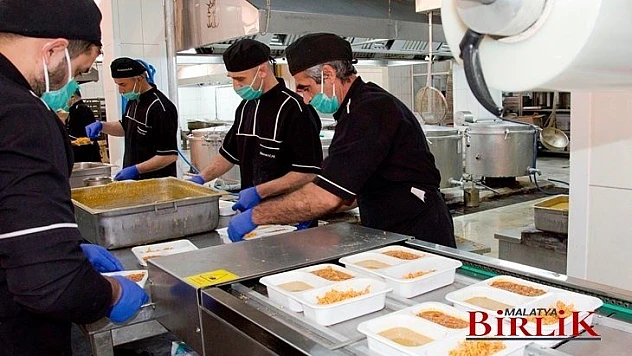 Büyükşehir, İftar Yemeğini Evlere Ulaştırıyor