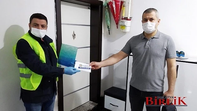 Büyükşehir Kapı Kapı Dolaşıp Maske Dağıtıyor