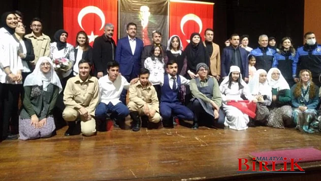 Çanakkale Yarım Kalan Hayatlar Adlı Teatrel Dinleti Sergilendi