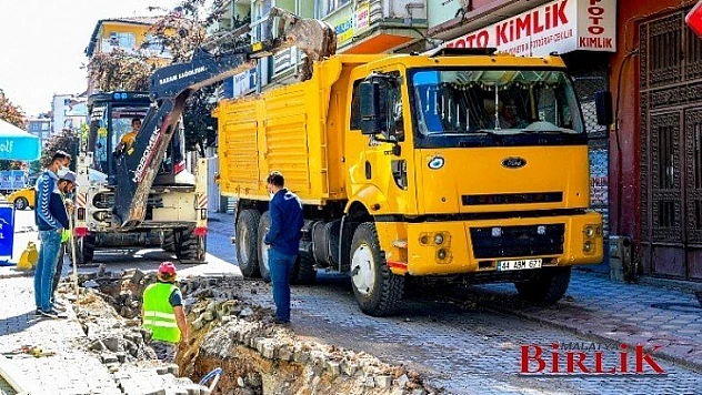 Cezmi Kartay Caddesinde İçmesuyu Çalışmaları Devam Ediyor