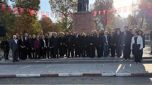 CHP İlçe Örgütleri Okul Önlerinde Ata'yı Anma Programı Düzenledi