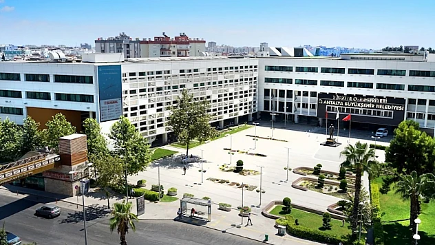 CHP'li Antalya Aksu Belediyesi'nde Sarsıntı: Başkan Yardımcıları Peş Peşe İstifa Etti