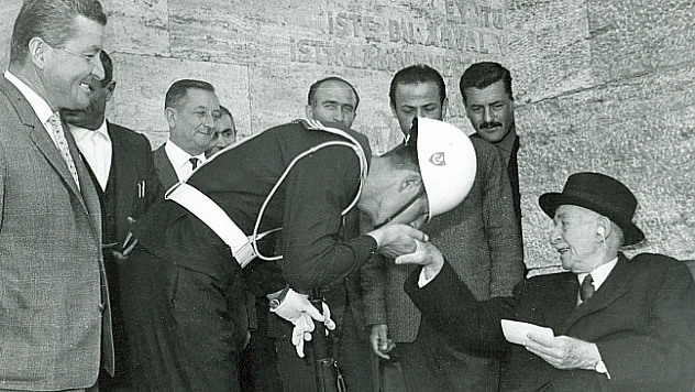 CHP'li Veli Ağbaba'dan 2'nci Cumhurbaşkanı İsmet İnönü İçin Anma Açıklaması