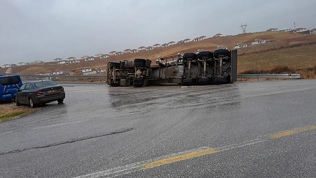 Çiftçi Beton Firmasının Aracı Kaza Yaptı 