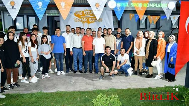 Çınar 'Çay Bizden, Sohbet Sizden' Programında Gençlerle Bir Araya Gelip Sohbet Etti