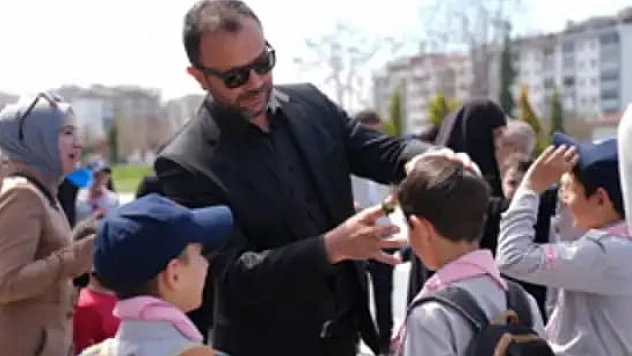 Çocuklar Başlarına Kına Yakılıp Çanakkale'ye Gönderildi