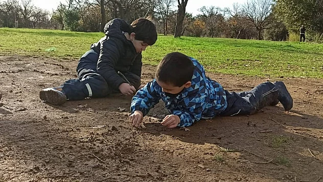 Çocuklar mikroplarla doğal yollarla tanışmalı!